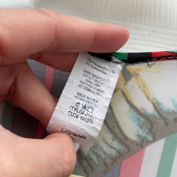 Women’s Belted Leaves and Stripes Jumpsuit With Plunge Neckline Size Large - Picture 8 of 8